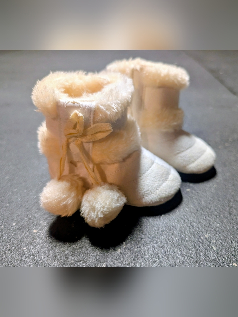 ✨5/$15✨Cozy Faux Fur Pom Baby Boots in Cream